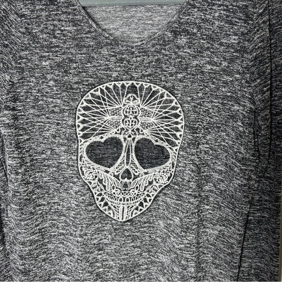 Aeropostale Gray Day of the Dead Skull Embroidered Long Sleeve Top Medium - Picture 3 of 5